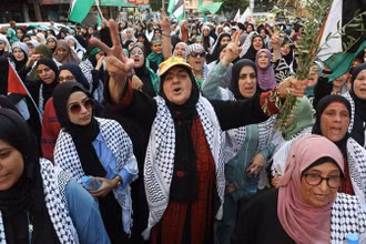 Người tham gia biểu tình lên án vụ ám sát thủ lĩnh Hamas Ismail Haniyeh tại Sidon, Liban, ngày 5/8/2024. (Ảnh: Reuters)