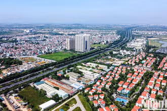 Các đại biểu Quốc hội cho rằng cần phải đưa thị trường bất động sản vào quỹ đạo phát triển ổn định, đồng thời bảo đảm cung cấp nhà ở cho người dân có thu nhập thấp. (Ảnh minh họa: THÀNH ĐẠT)