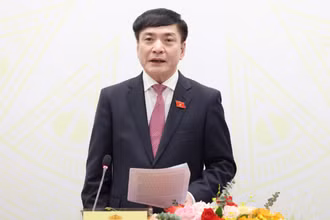 Tổng Thư ký Quốc hội-Chủ nhiệm Văn phòng Quốc hội Bùi Văn Cường phát biểu tại họp báo. (Ảnh: DUY LINH) 