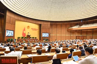 Quang cảnh phiên họp sáng 25/10. (Ảnh: ĐĂNG KHOA)