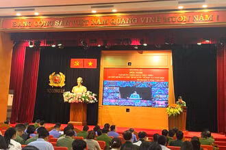 Hội nghị diễn ra dưới hình thức trực tuyến từ Hội trường Bộ Công an đến Trung tâm thông tin chỉ huy của 63 Công an tỉnh, thành phố trực thuộc Trung ương.
