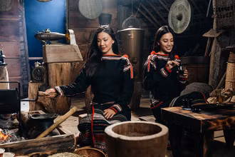 Sự khác biệt, đặc biệt về địa lý, văn hóa của vùng đất Buôn Ma Thuột cùng tình yêu cà-phê của con người nơi đây tạo nên hương vị cà-phê Robusta đặc trưng, khởi đầu cho khát vọng định danh cà-phê Việt Nam trên thế giới.
