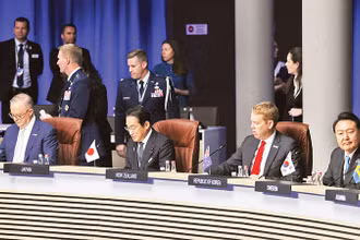 Thủ tướng Australia Anthony Albanese, Thủ tướng Nhật Bản Fumio Kishida, Thủ tướng New Zealand Chris Hipkins và Tổng thống Hàn Quốc Yoon Suk Yeol tham dự Hội nghị thượng đỉnh NATO ở Vilnius, Lithuania 12/7/2023.