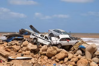 Cảnh ngổn ngang tại thành phố Derna, Libya, sau khi cơn bão Daniel quét qua. (Ảnh: Reuters)