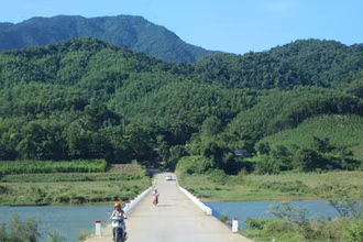 Đường vào xã an toàn khu Ba Lòng ngày nay.
