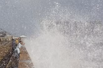 Khu vực ven biển tại Karachi, Ấn Độ trước khi bão Biparjoy đổ bộ. (Ảnh: Reuters)