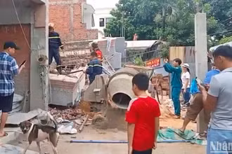Các lực lượng triển khai công tác cứu hộ tại hiện trường.