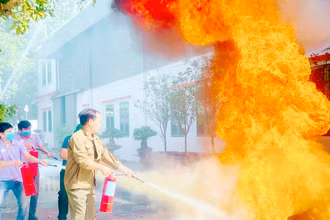 Huyện Thanh Trì tổ chức diễn tập chữa cháy. 