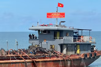 Dòng cát biển đầu tiên được khai thác tại vùng biển Sóc Trăng.