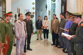 Cơ quan An ninh điều tra Công an thành phố Huế đã tống đạt quyết định khởi tố vụ án, khởi tố bị can, lệnh bắt bị can để tạm giam đối với đối tượng Nguyễn Xuân Bình.
