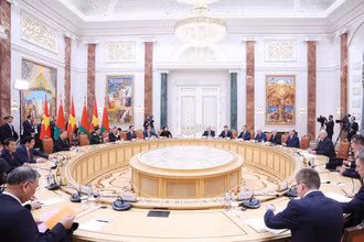 Tổng Bí thư Tô Lâm hội đàm chính thức với Tổng thống Belarus Aleksandr Lukashenko. (Ảnh: THỐNG NHẤT/TTXVN)