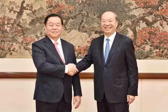 Đồng chí Nguyễn Trọng Nghĩa hội kiến với đồng chí Hoàng Khôn Minh.