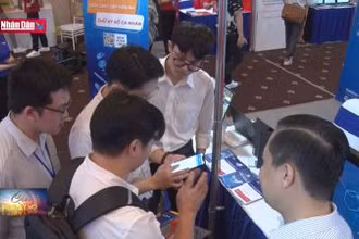 Thúc đẩy dịch vụ công và thanh toán không dùng tiền mặt