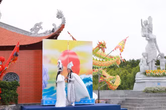 Truyền thuyết Lạc Long Quân và Âu Cơ được tái hiện trong ngày Giỗ Tổ Hùng Vương ở Cà Mau.