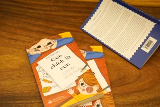 Cuốn sách "Con chính là con lớn lên với sự tự do" - Một cuốn sách đậm chất khuyến đọc từ gia đình.