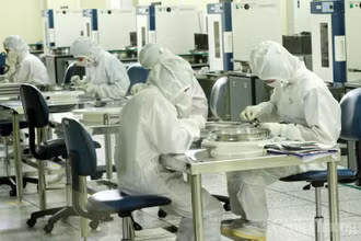 Nghiên cứu, phát triển công nghiệp bán dẫn.