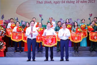 Các đơn vị và cá nhân đạt thành tích cao trong Liên hoan Dân vận khéo tỉnh Thái Bình năm 2023.
