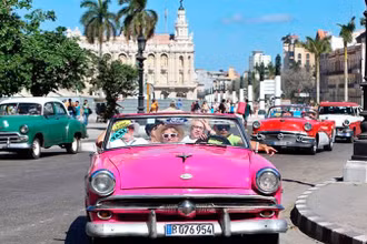 Khách du lịch tại thủ đô La Habana, Cuba. (Ảnh CARIBBEAN NEWS DIGITAL)