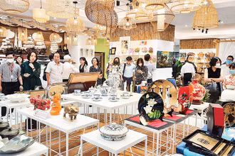 Các doanh nghiệp Thành phố Hồ Chí Minh trưng bày sản phẩm tại Trung tâm Xúc tiến Thương mại và Đầu tư thành phố.