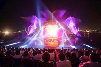 Show diễn "Nụ hôn của biển cả" tại thị trấn Hoàng Hôn (Phú Quốc, Kiên Giang) là một trong những sản phẩm du lịch hấp dẫn du khách. (Ảnh HOÀNG TRUNG) 