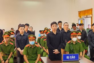 Các bị cáo trong phiên tòa xét xử sáng ngày 10/8.