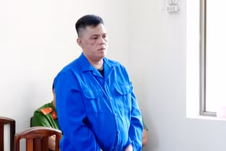 Bị cáo Trần Văn Thuận tại phiên tòa. (Ảnh: VĂN VŨ)
