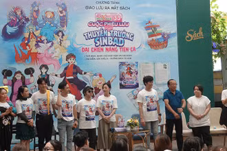 Đông đảo nghệ sĩ tham gia vở kịch "Ngày xửa ngày xưa" đến giao lưu tại Chương trình ra mắt sách.