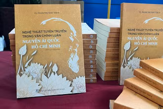 Bìa cuốn sách “Nghệ thuật tuyên truyền trong văn chính luận Nguyễn Ái Quốc-Hồ Chí Minh”.