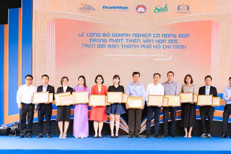 Tuyên dương các doanh nghiệp có văn hóa đọc tốt năm 2024.