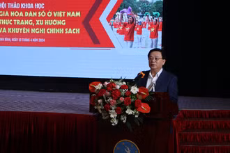 Đồng chí GS, TS Nguyễn Xuân Thắng, Ủy viên Bộ Chính trị, Giám đốc Học viện Chính trị quốc gia Hồ Chí Minh, Chủ tịch Hội đồng Lý luận Trung ương phát biểu tại hội thảo. (Ảnh: Tạp chí Cộng sản)
