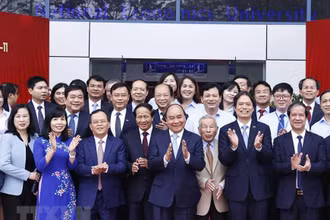Chủ tịch nước Nguyễn Xuân Phúc với các đại biểu. (Ảnh: Thống Nhất/TTXVN)