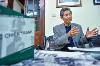 Nghệ sĩ nhiếp ảnh Chu Chí Thành chia sẻ về "Ký ức chiến tranh" không thể quên của mình. (Ảnh: THÀNH ĐẠT)