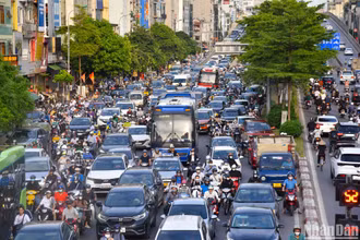 [Ảnh] Nhiều tuyến đường Hà Nội ùn tắc sau kỳ nghỉ lễ Quốc khánh