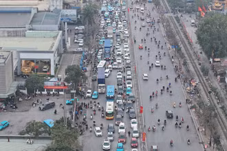 Trong ngày 28 Tết, toàn quốc xảy ra 52 vụ tai nạn giao thông, khiến 26 người tử vong, 26 người khác bị thương. So với ngày thứ ba của kỳ nghỉ Tết Nguyên đán năm 2024 (tức 29 Tết) giảm 32 vụ, giảm 12 người chết, giảm 33 người bị thương.