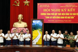Lễ ký Chương trình phối hợp Cảnh sát biển Việt Nam và Tỉnh ủy Ninh Bình.