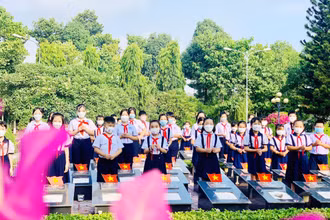 Một số hình ảnh về hoạt động tri ân, tưởng nhớ các anh hùng liệt sĩ ở các địa phương được trưng bày tại triển lãm.