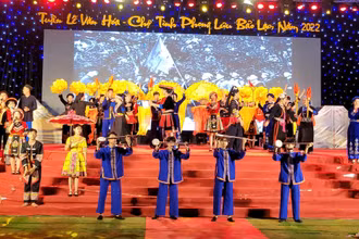 Tiết mục văn nghệ tại lễ khai mạc Tuần Văn hóa, thể thao, du lịch và Chợ Tình Phong Lưu huyện Bảo Lạc, tỉnh Cao Bằng năm 2022.