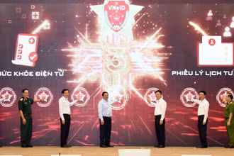 [Ảnh] Thủ tướng Phạm Minh Chính dự Hội nghị triển khai Sổ sức khỏe điện tử và cấp Phiếu lý lịch tư pháp qua VNeID