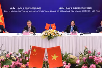 Thủ tướng Phạm Minh Chính và Thủ tướng Lý Cường tham dự buổi toạ đàm.