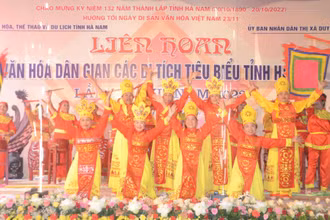 Tiết mục trình diễn nghệ thuật dân gian tại liên hoan.