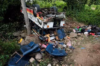 Hiện trường vụ tai nạn. (Ảnh: Reuters)
