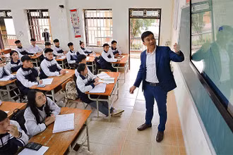 Giờ ôn tập, củng cố kiến thức chuẩn bị cho học sinh Trường THPT Minh Quang (Ba Vì, Hà Nội) thi tốt nghiệp.
