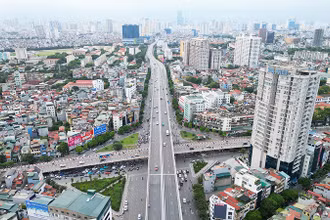 Sớm đưa Luật Đất đai năm 2024 vào cuộc sống sẽ góp phần phát huy các nguồn lực trong công tác quản lý tài nguyên đất đai. Trong ảnh: Một góc thành phố Hà Nội. (Ảnh: MỸ HÀ)