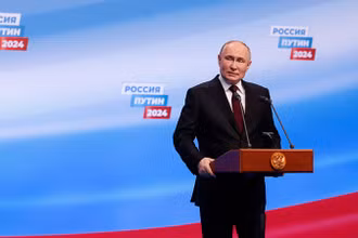 Tổng thống Nga V.Putin phát biểu tại trụ sở chiến dịch tranh cử.