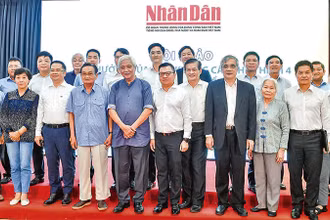 Các đại biểu dự Hội thảo: “Ảnh hưởng của tĩnh không cầu Thủ Thiêm 4 đến tiềm năng phát triển du lịch khu vực Cảng Sài Gòn”. (Ảnh: THÀNH ĐẠT)