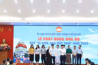 Ngay trong Lễ phát động, Hà Nội đã tiếp nhận số tiền ủng hộ hơn 40 tỷ đồng.