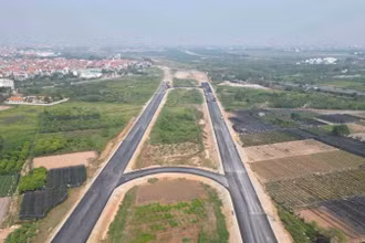 Đường song hành Vành đai 4 qua địa bàn huyện Hoài Đức và Đan Phượng. (Ảnh: HỮU CHÁNH)