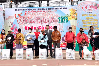 Nhiều gia đình dân tộc thiểu số được thăm hỏi, tặng quà tại chương trình “Tết sum vầy” huyện Di Linh, Lâm Ðồng.