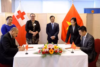 Lễ ký kết Thông cáo chung về thiết lập quan hệ ngoại giao Việt Nam-Tonga.