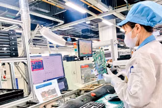 Sản xuất tại nhà máy của Công ty Pegatron trong khu công nghiệp DEEP-C Hải Phòng.